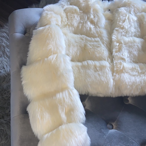 Cropped faux fur puffer - Picture 3 of 3